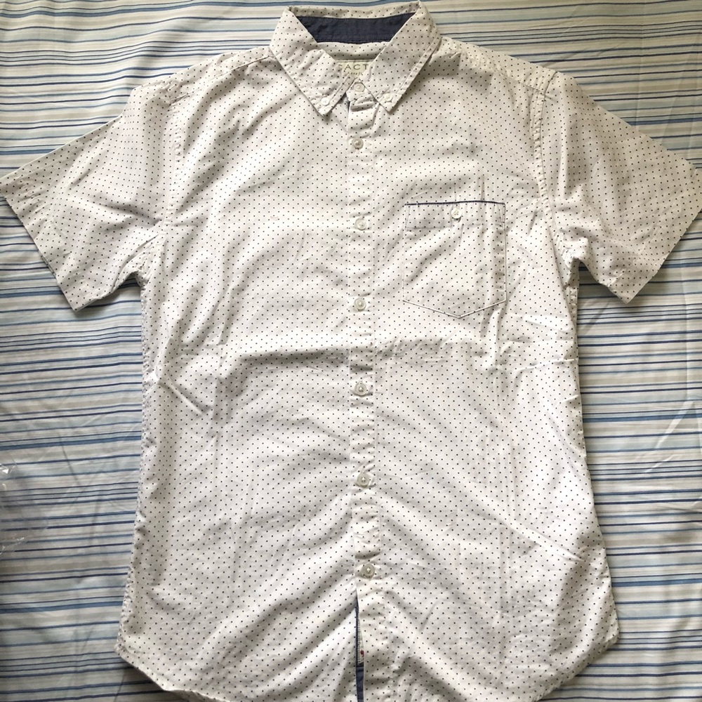 Cactus Brand Dotted Short Sleeve Button Down